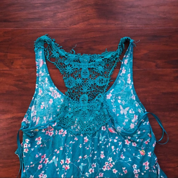 | LC | Ruffles Tank Top - Picture 3 of 3